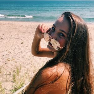 Meet your Posher, Cecelia